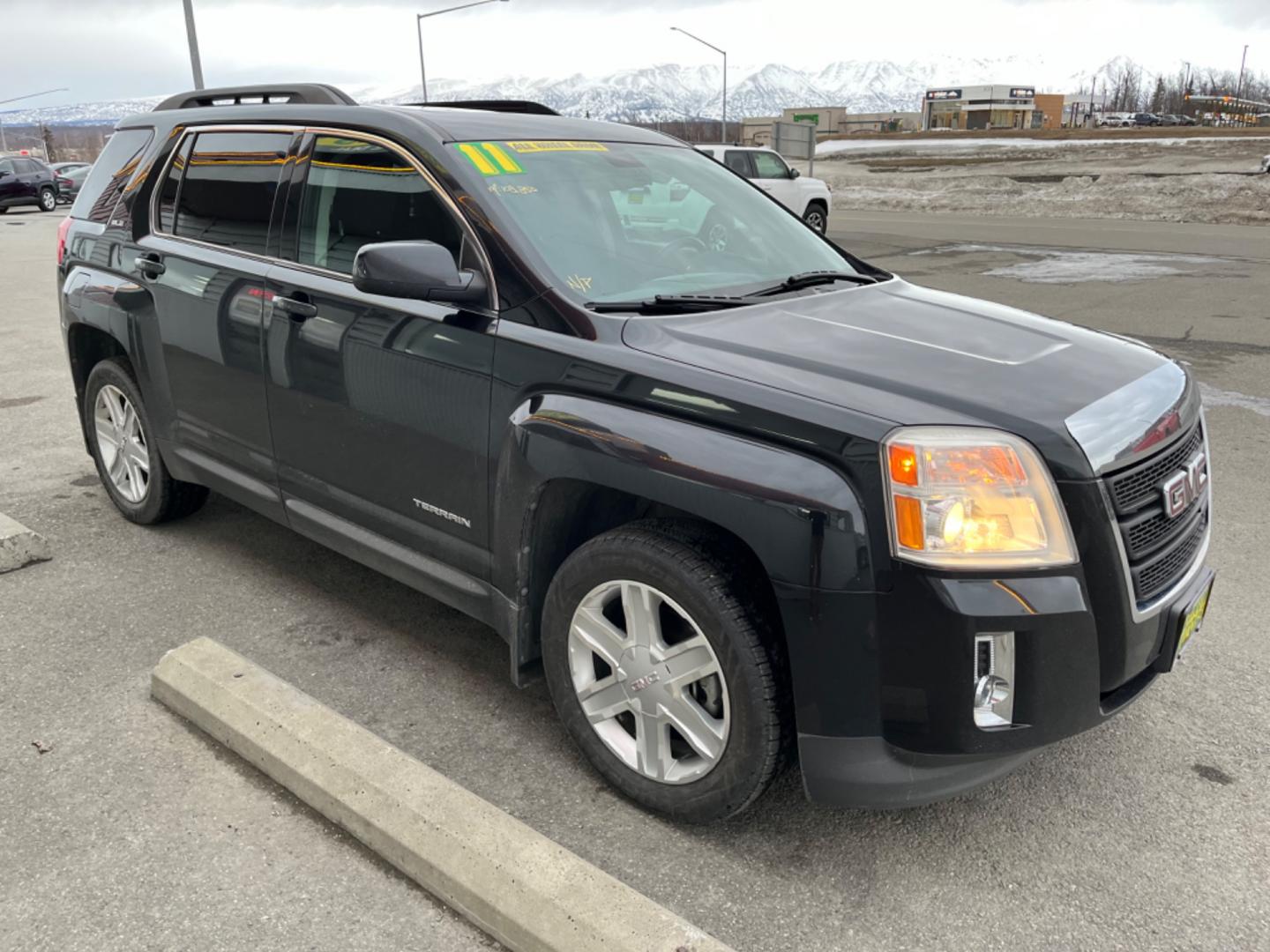 2011 Black /charcoal cloth GMC Terrain SLE2 AWD (2CTFLTEC8B6) with an 2.4L L4 DOHC 16V engine, 6-Speed Automatic transmission, located at 1960 Industrial Drive, Wasilla, 99654, (907) 274-2277, 61.573475, -149.400146 - Photo#5